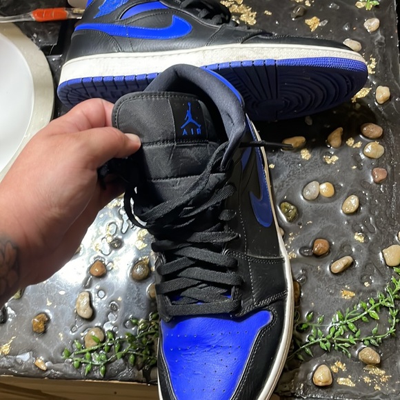 Air Jordan mid black royal hyper size 12 comes with og box worn only a few times - Picture 3 of 5